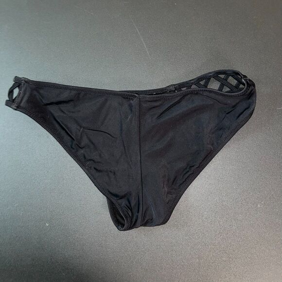 Victoria’s Secret Size Small Black Bikini Bottom — Lattice Side Detail - Picture 2 of 3